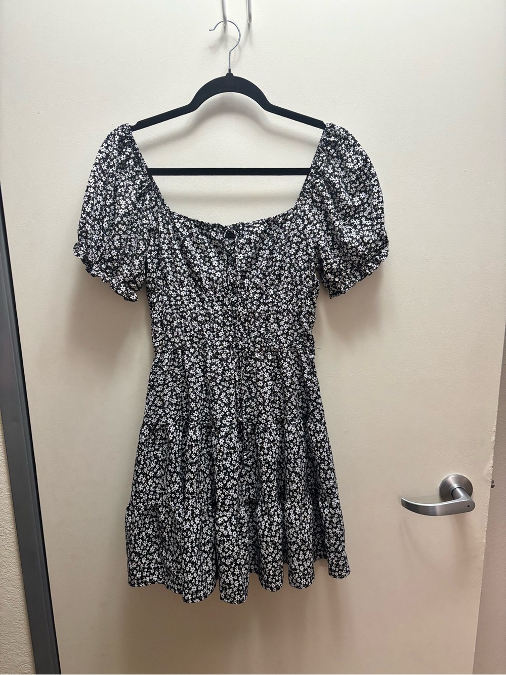 Black White Floral Puff-Sleeve Mini Dress - Smocked Bodice